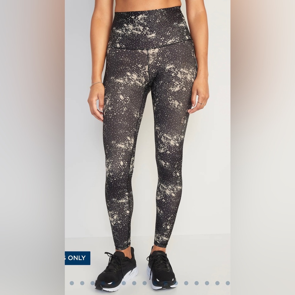 Old Navy Active Powersoft Extra High-Rise Leggings Go Dry for Exercise or Yoga
